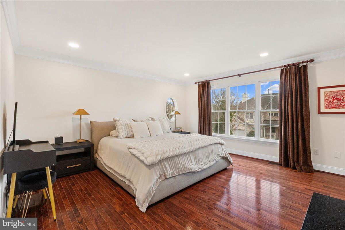 8 HUTCHINSON DRIVE