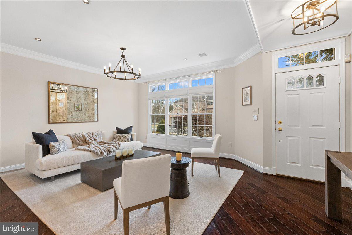 8 HUTCHINSON DRIVE