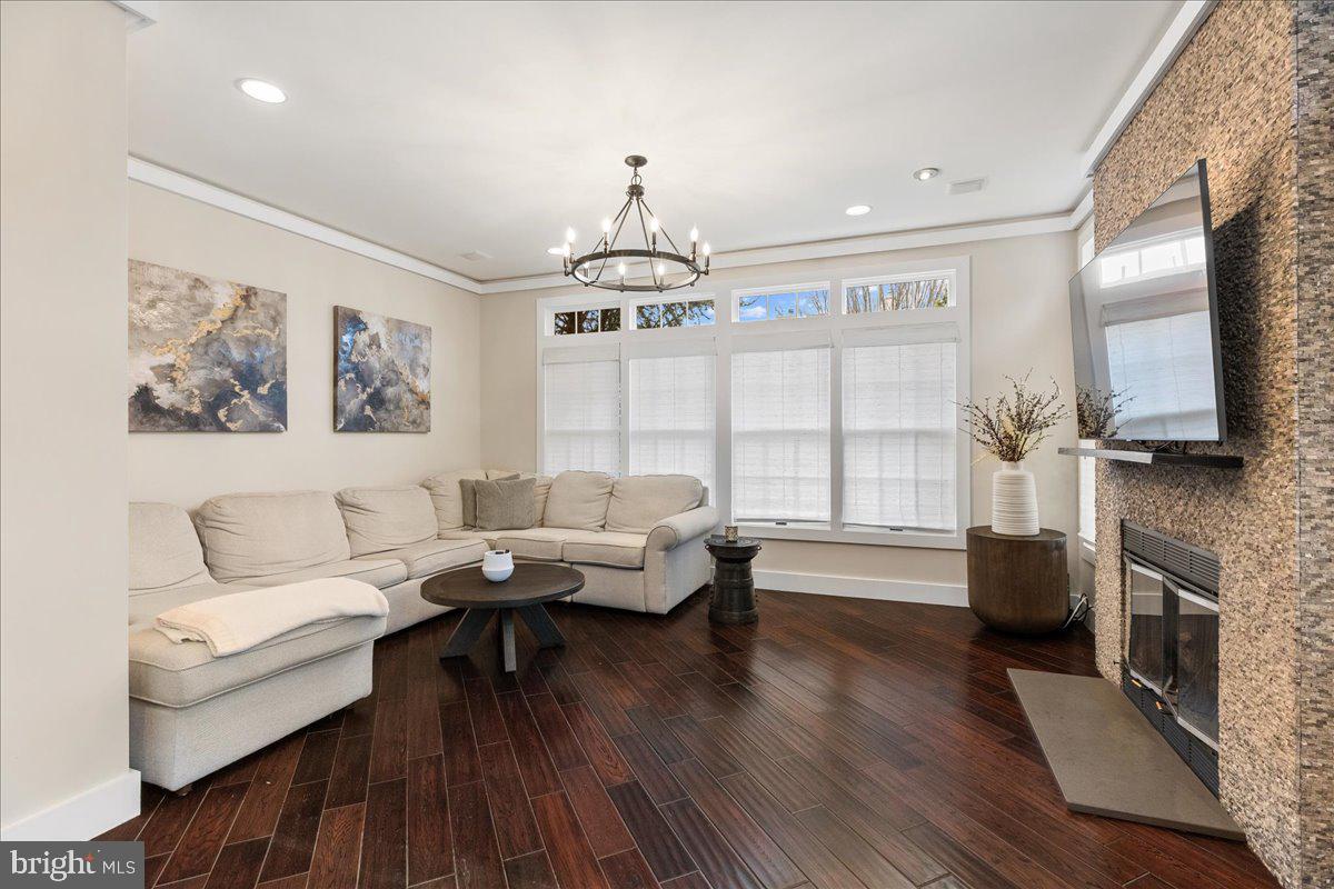 8 HUTCHINSON DRIVE