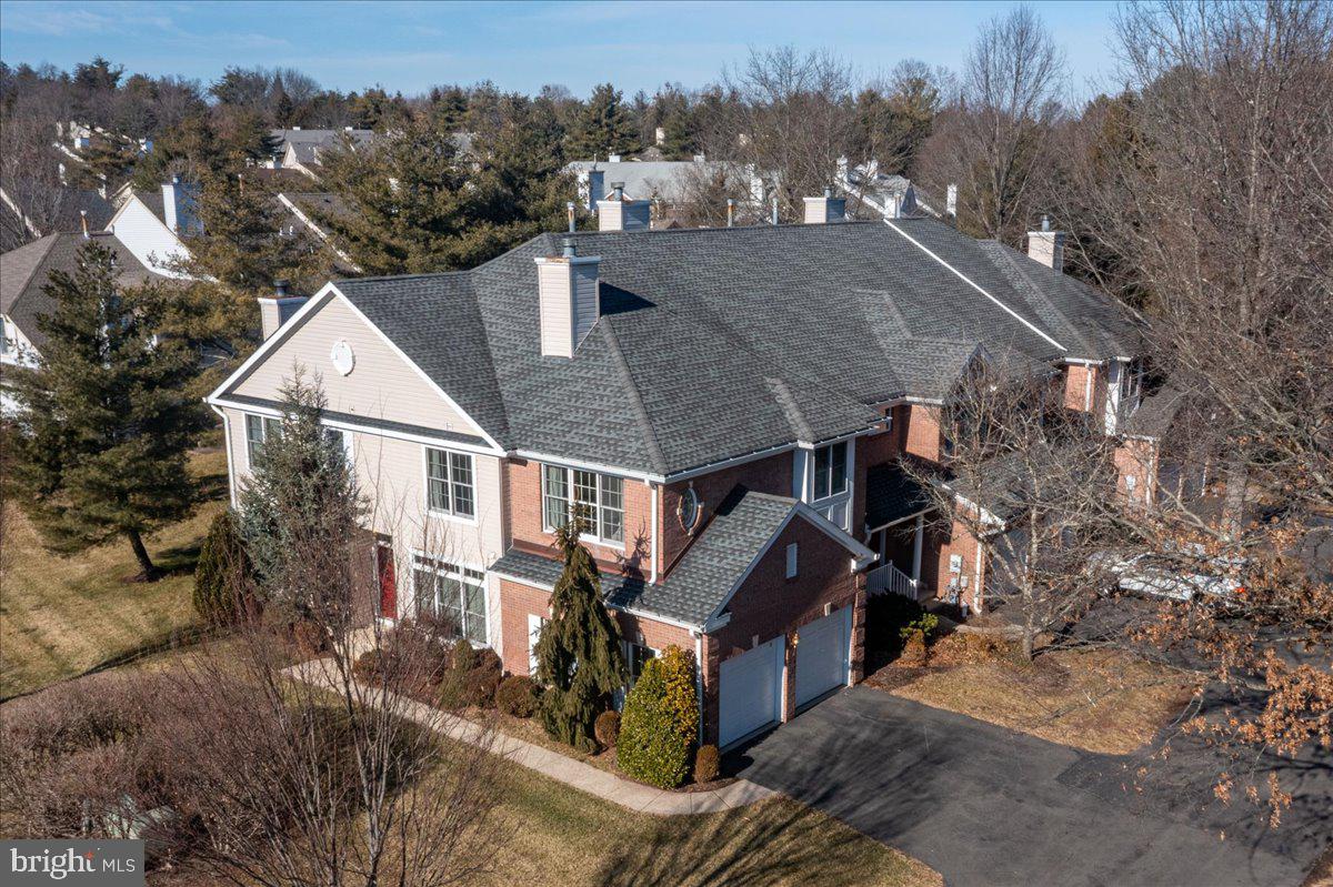 8 HUTCHINSON DRIVE