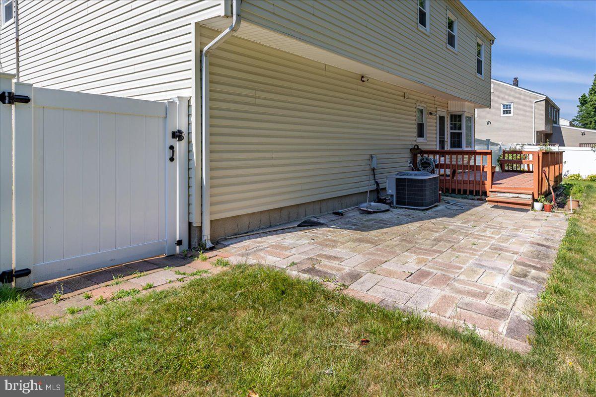 206 WOOLWORTH AVENUE