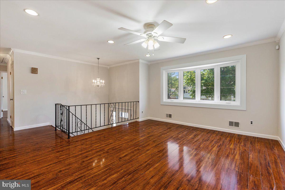 206 WOOLWORTH AVENUE
