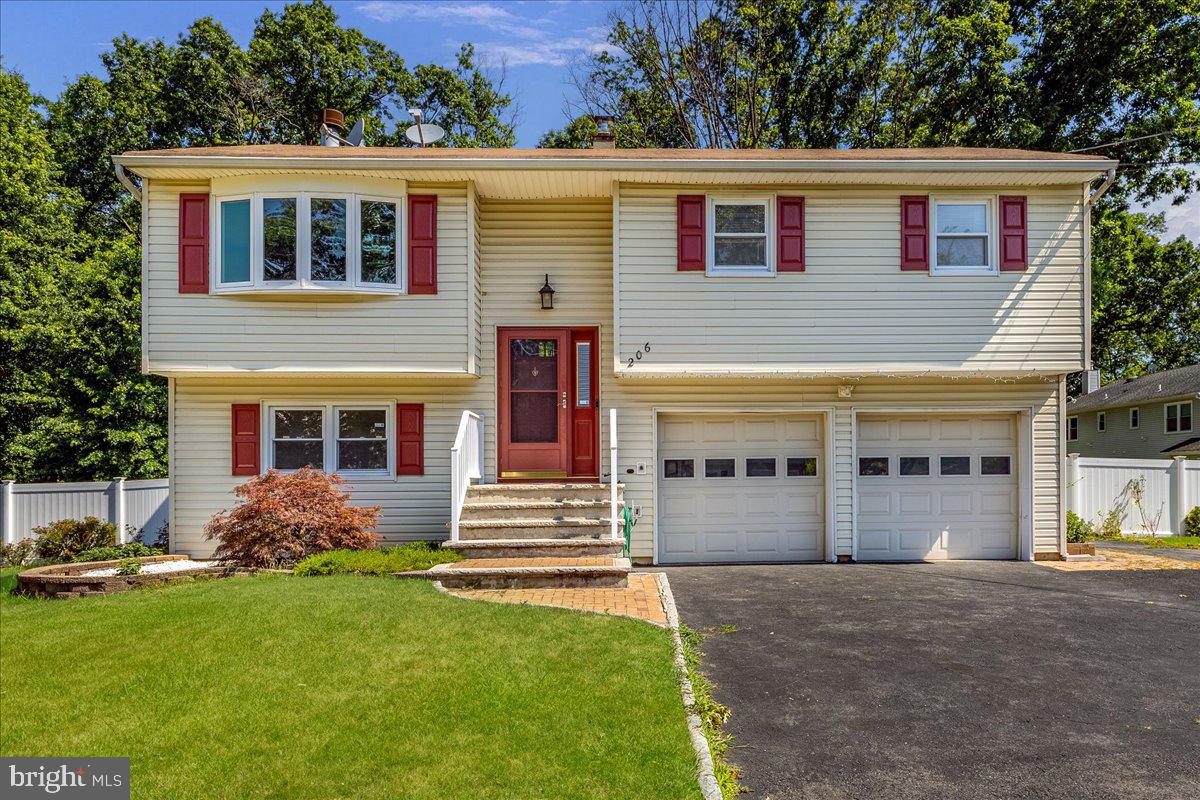 206 WOOLWORTH AVENUE