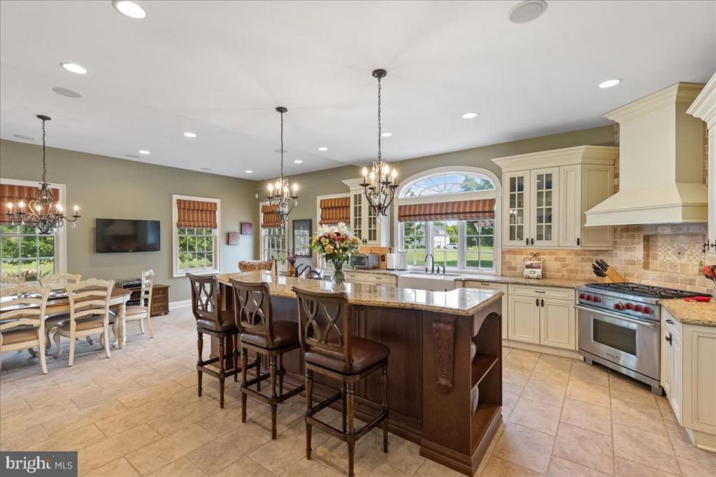 2 SCENIC HILLS COURT
