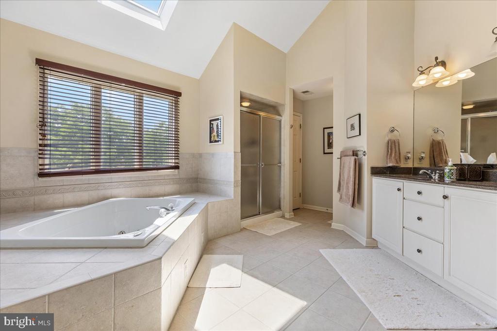 2 SCENIC HILLS COURT