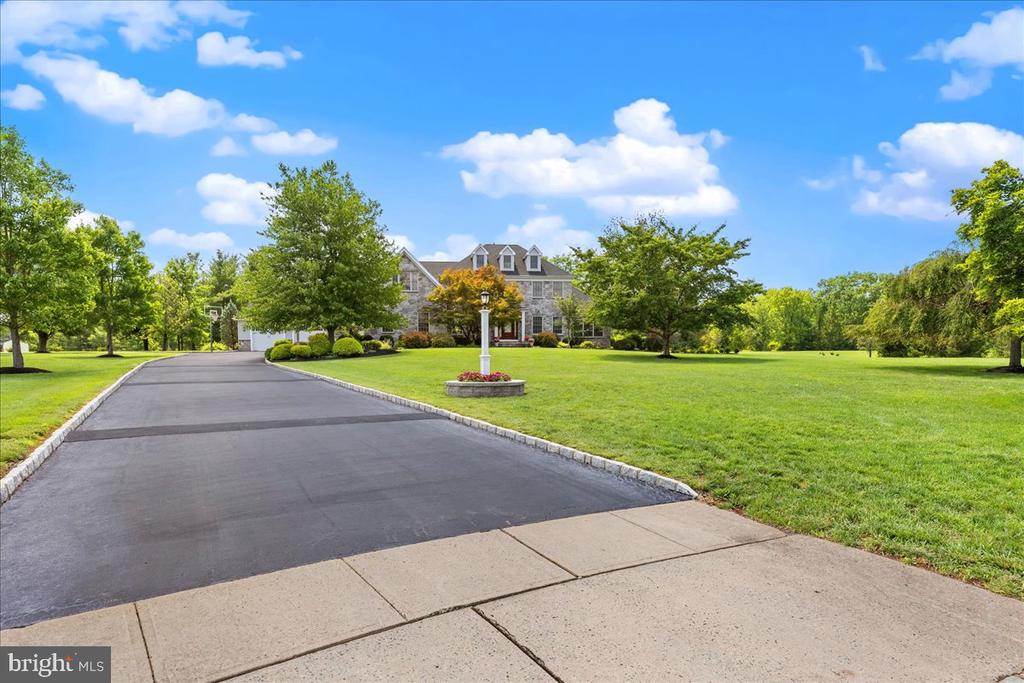 2 SCENIC HILLS COURT