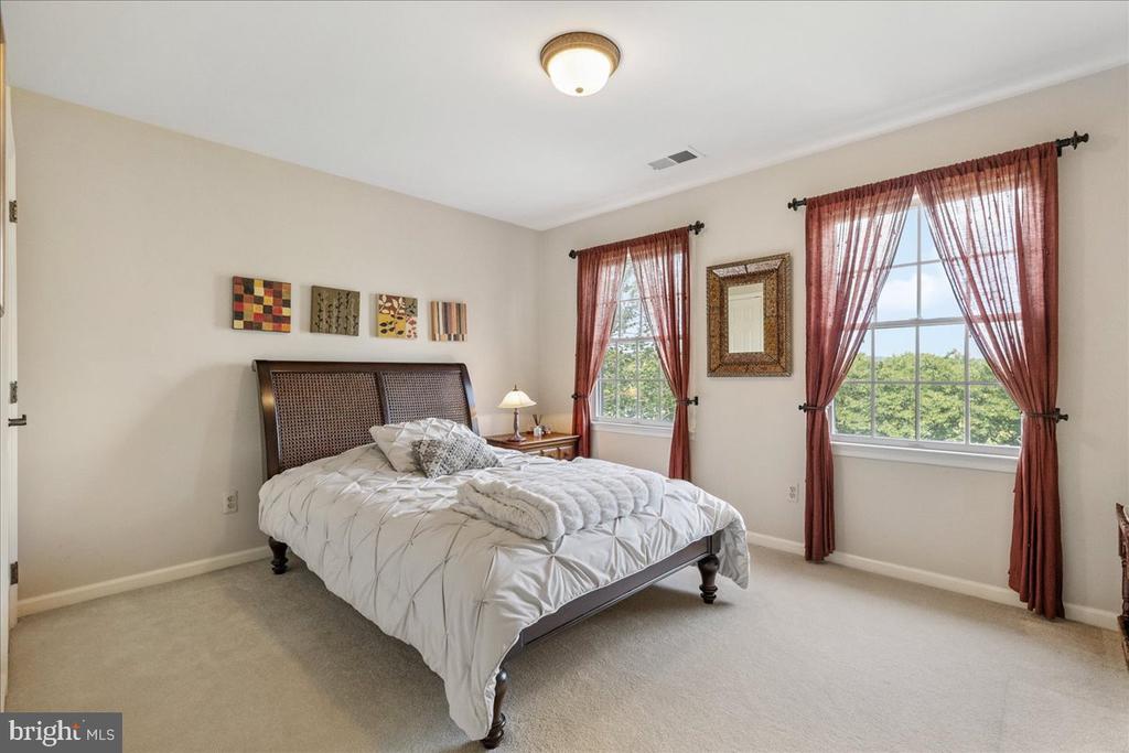 2 SCENIC HILLS COURT