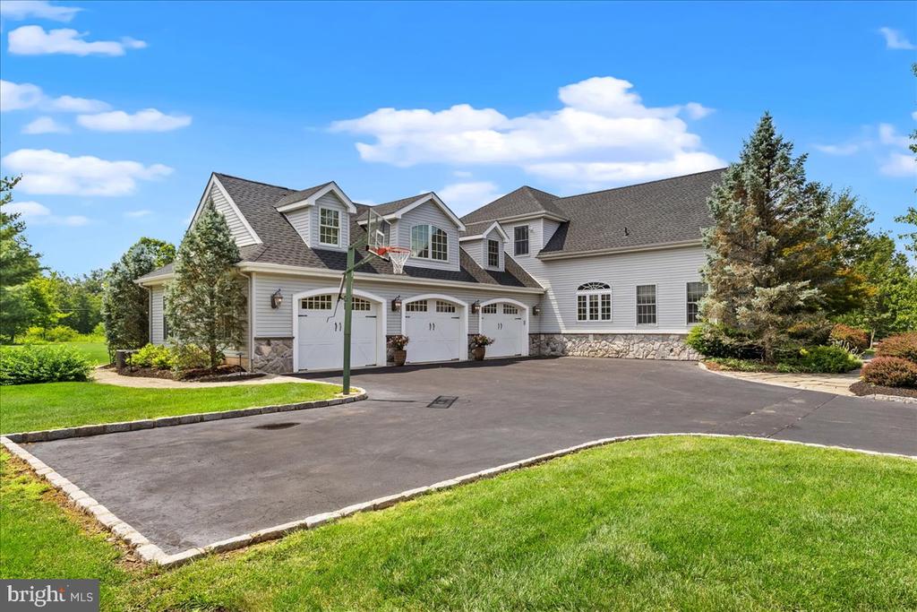 2 SCENIC HILLS COURT