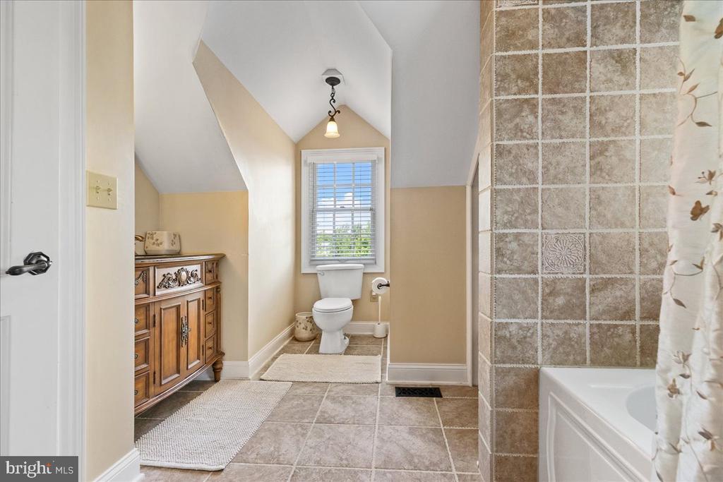 2 SCENIC HILLS COURT