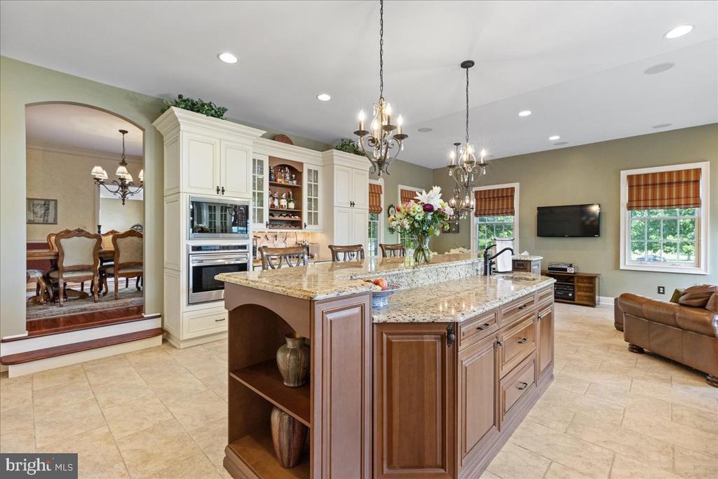 2 SCENIC HILLS COURT