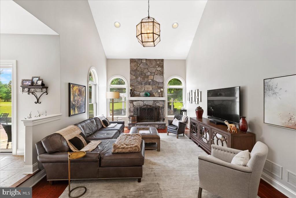 2 SCENIC HILLS COURT
