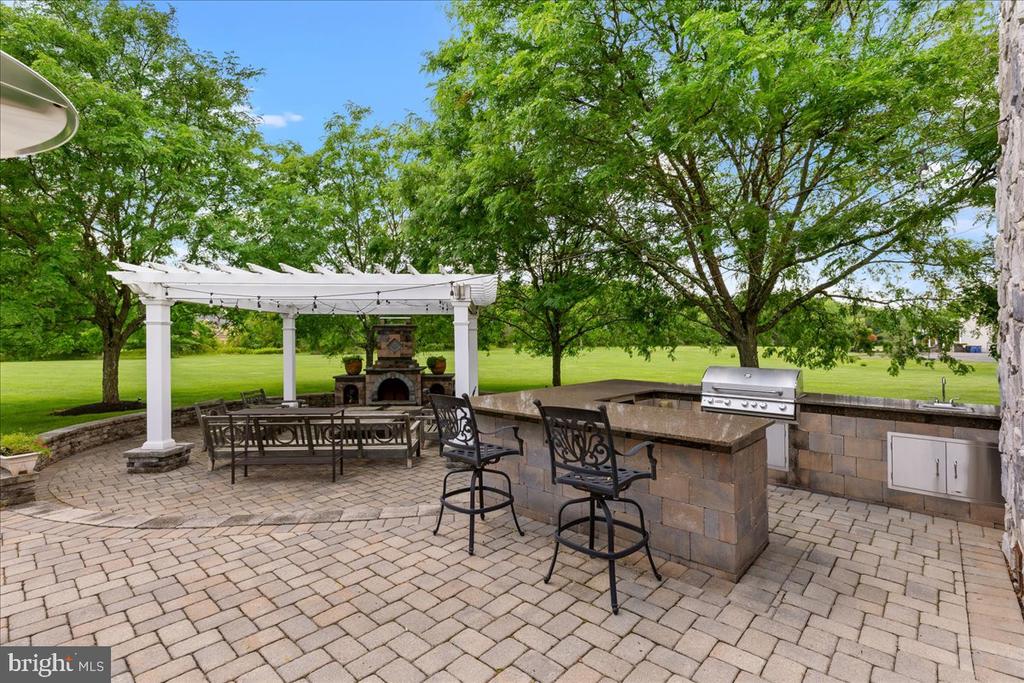 2 SCENIC HILLS COURT