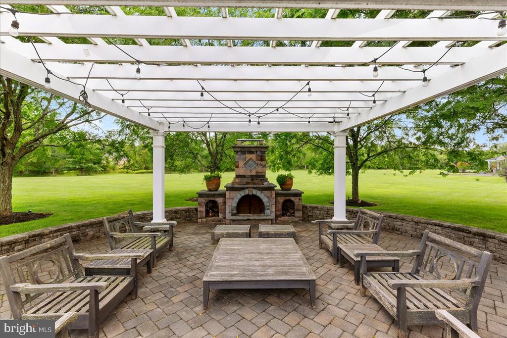 2 SCENIC HILLS COURT