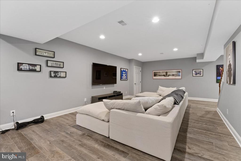 2 SCENIC HILLS COURT