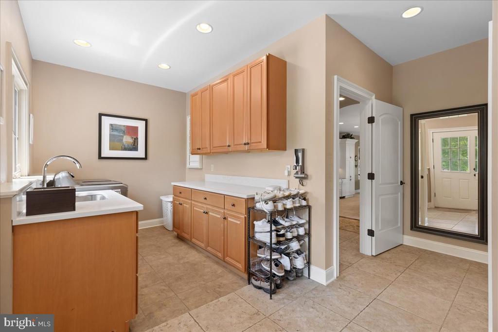 2 SCENIC HILLS COURT