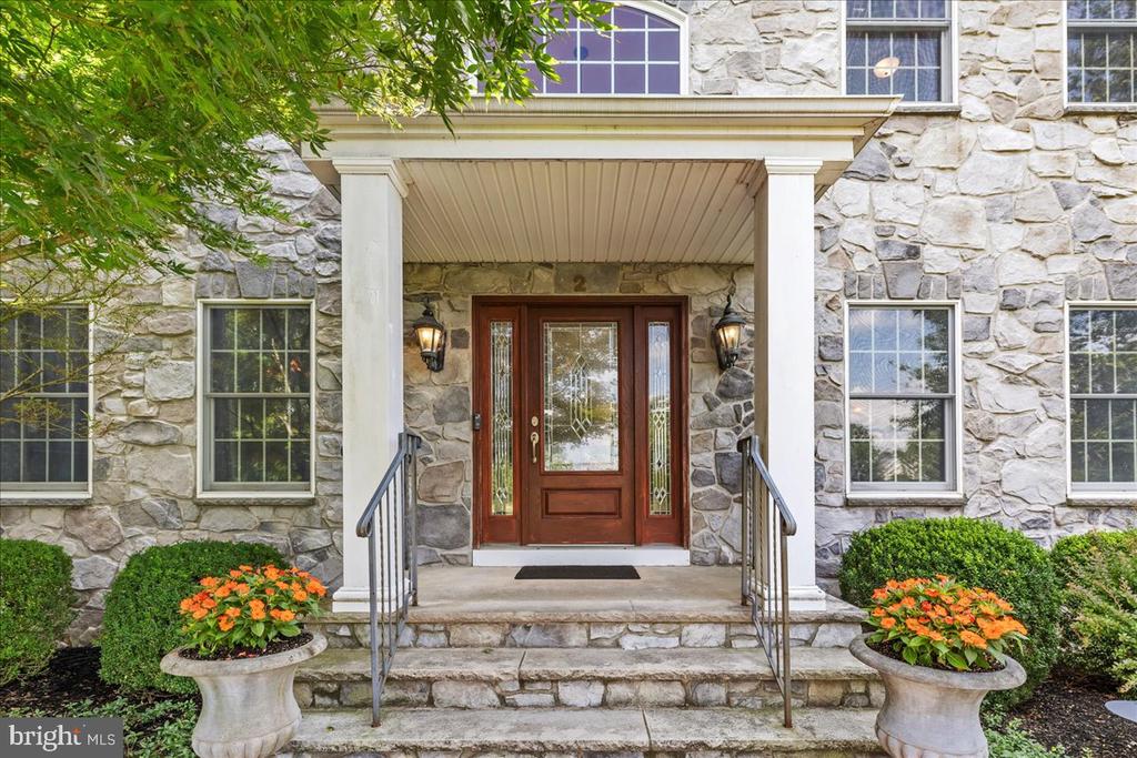 2 SCENIC HILLS COURT