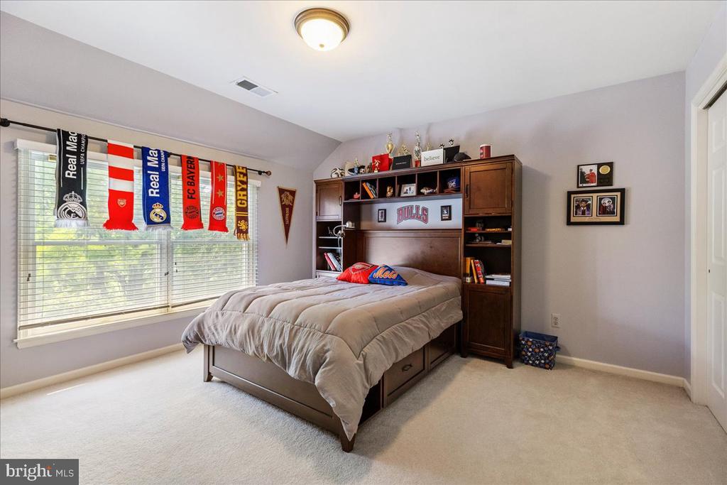 2 SCENIC HILLS COURT