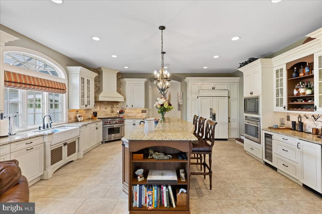 2 SCENIC HILLS COURT
