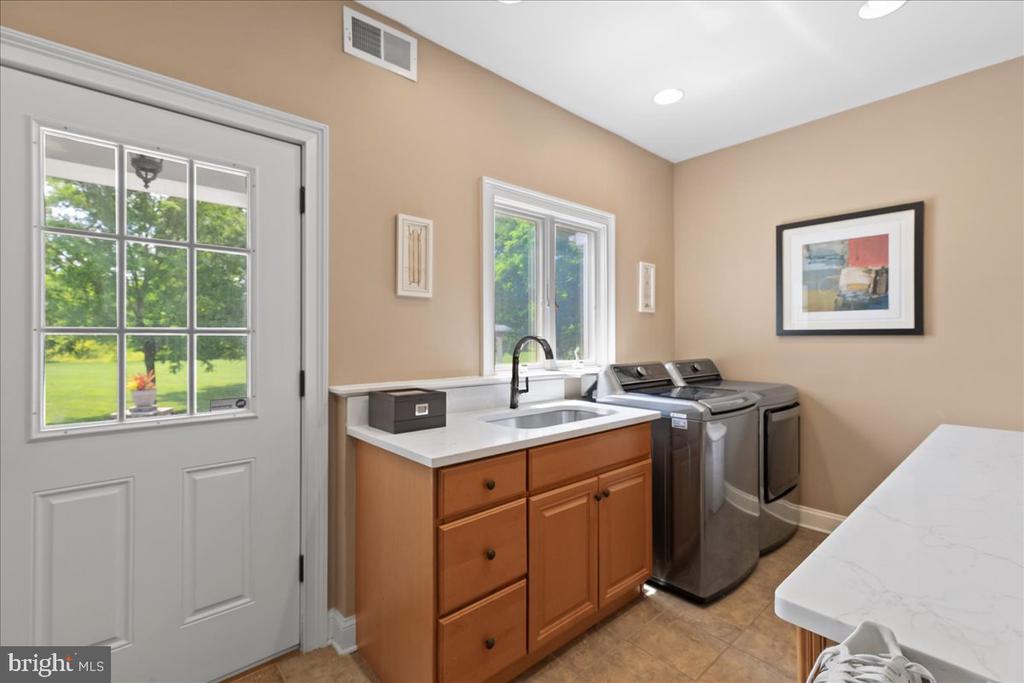 2 SCENIC HILLS COURT