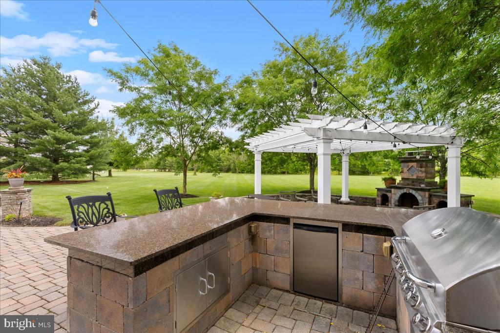 2 SCENIC HILLS COURT