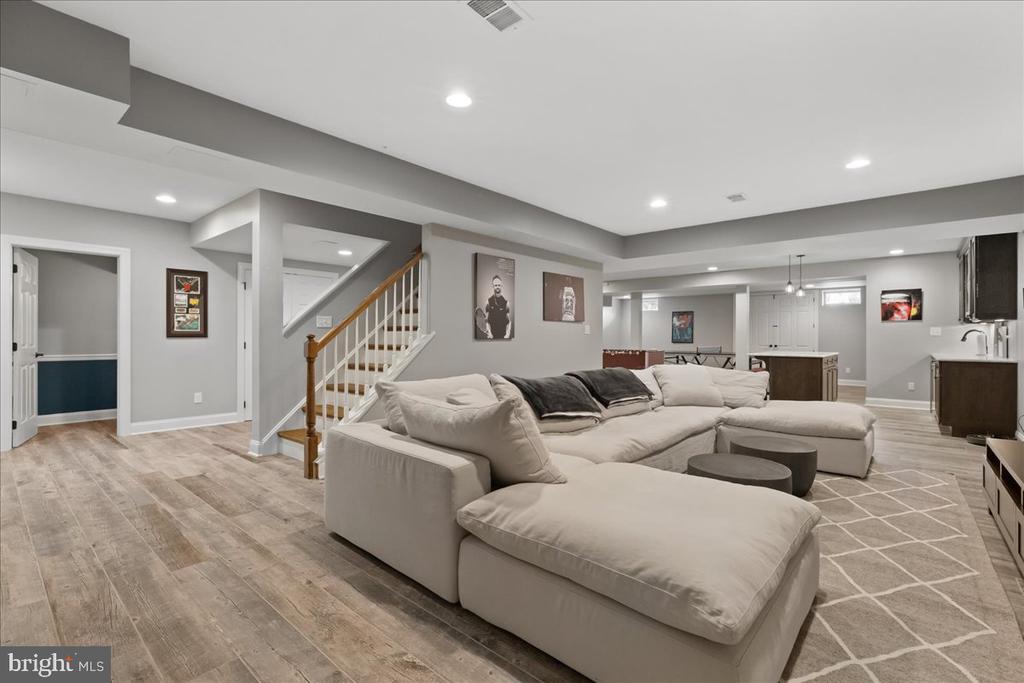 2 SCENIC HILLS COURT