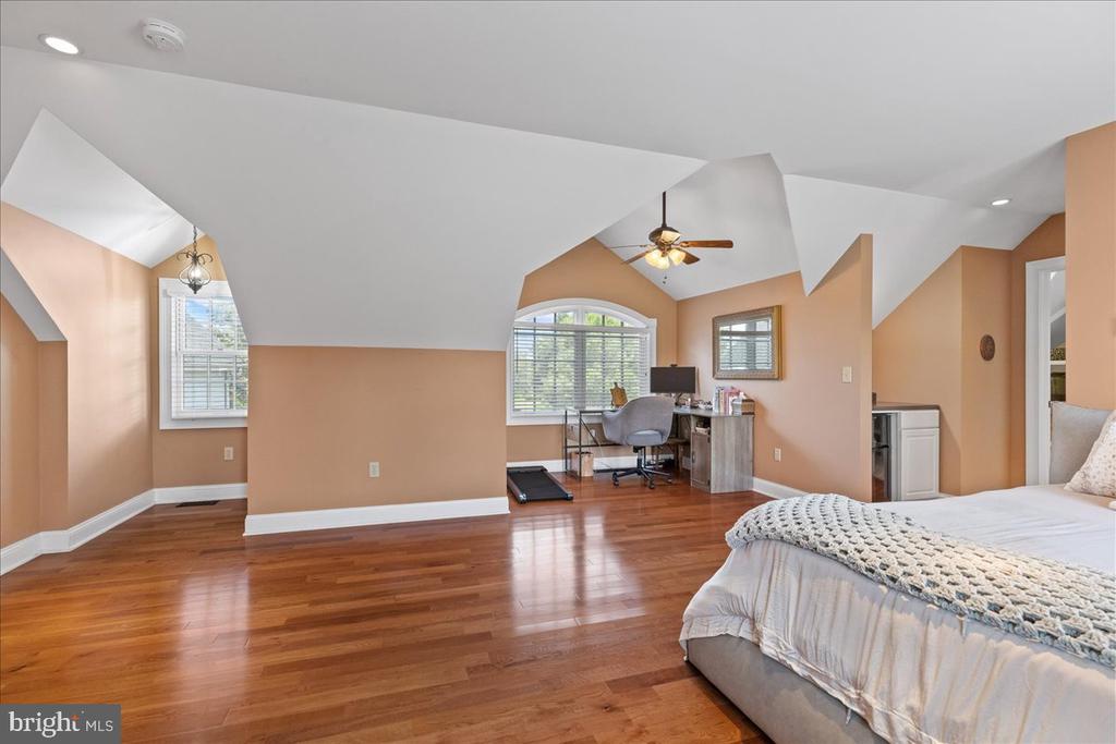 2 SCENIC HILLS COURT