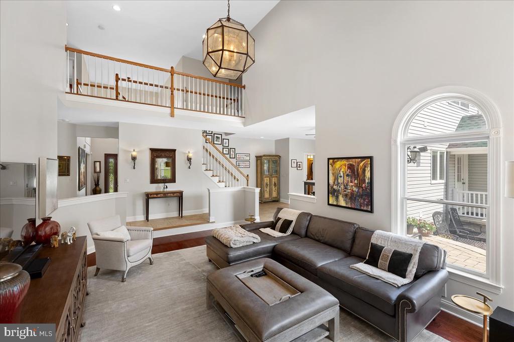2 SCENIC HILLS COURT