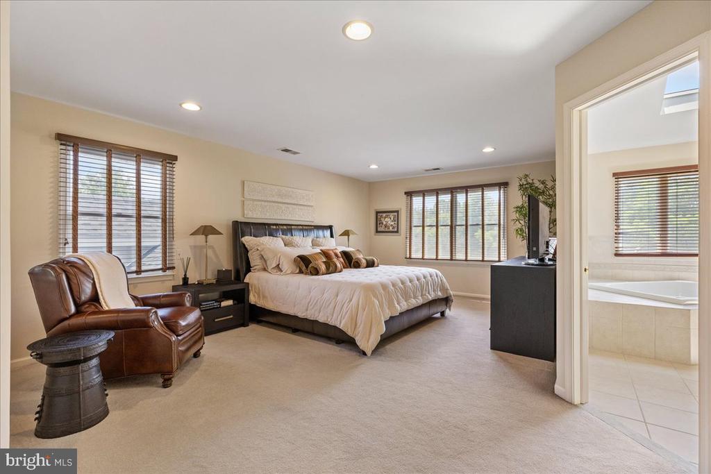 2 SCENIC HILLS COURT