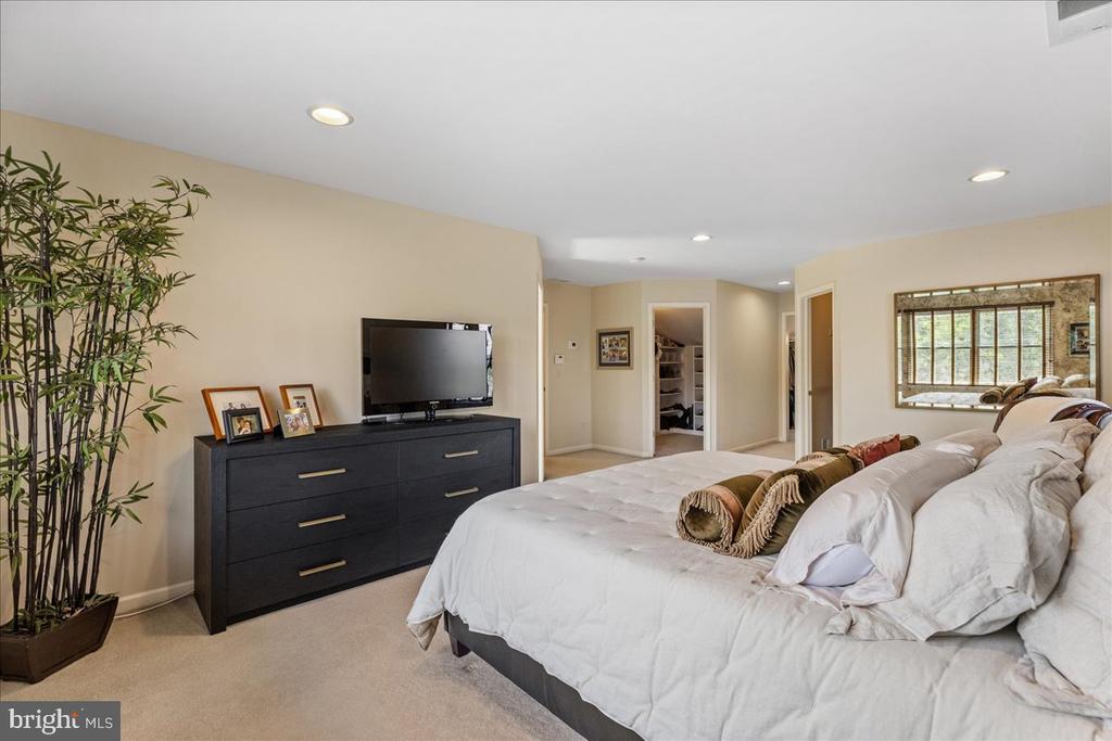 2 SCENIC HILLS COURT