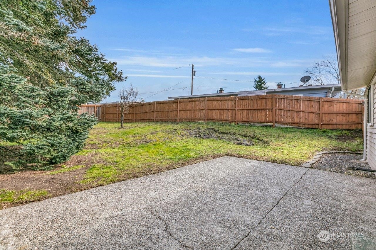 636 Ferndale Avenue NE