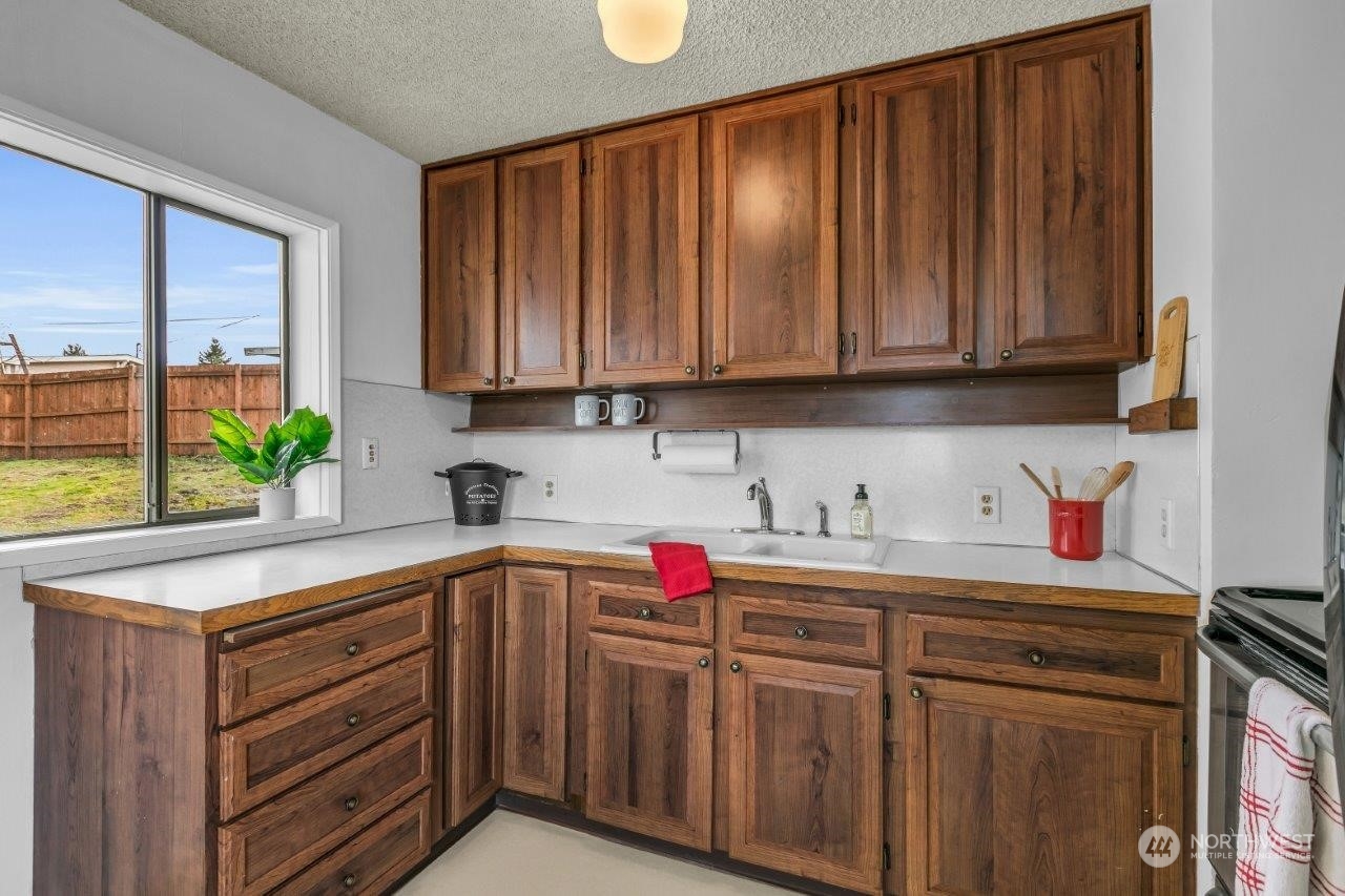 636 Ferndale Avenue NE