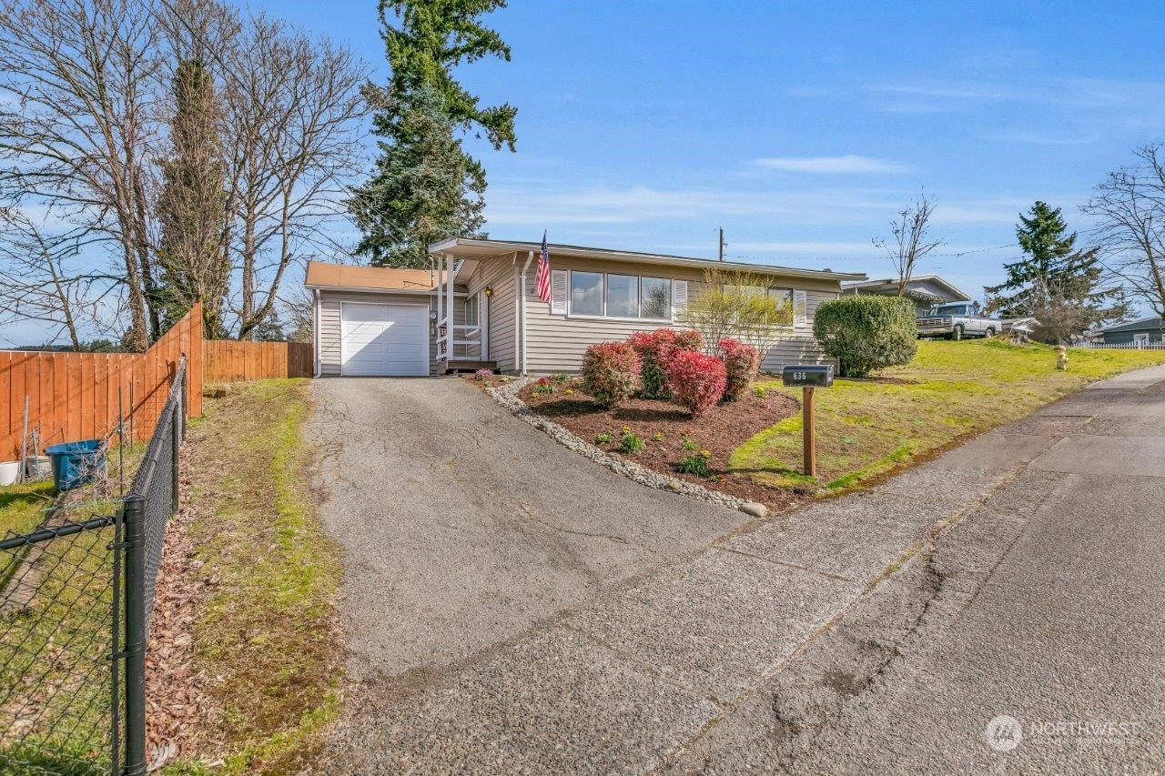 636 Ferndale Avenue NE