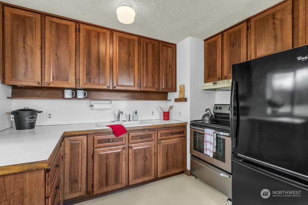 636 Ferndale Avenue NE