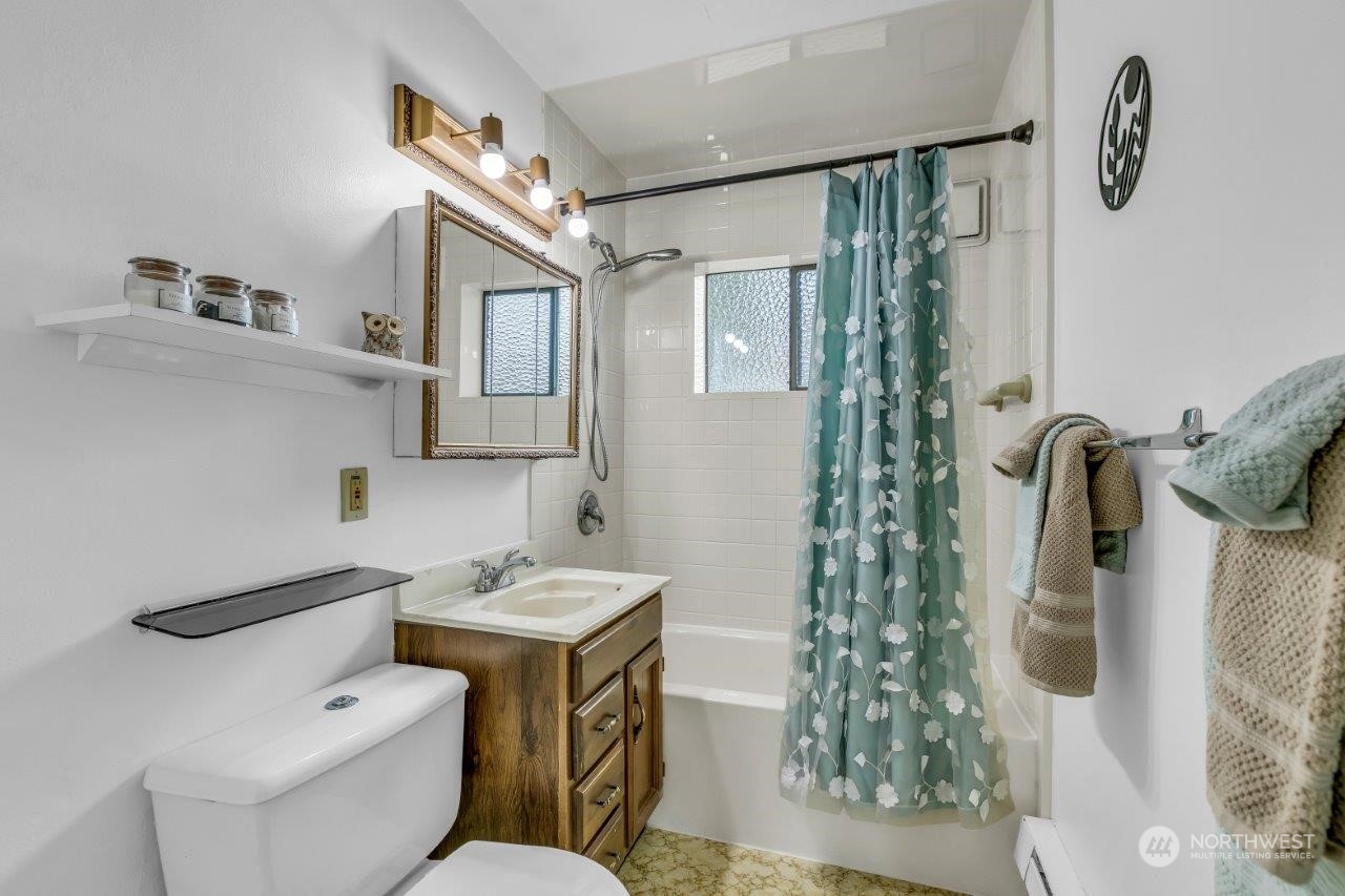 636 Ferndale Avenue NE