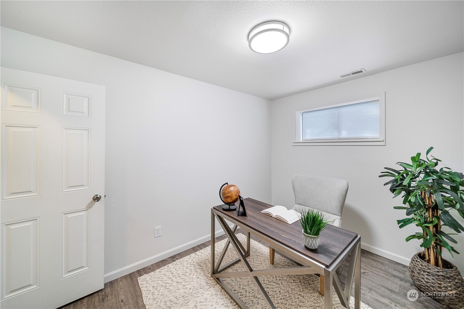 5109 W Tapps Drive E