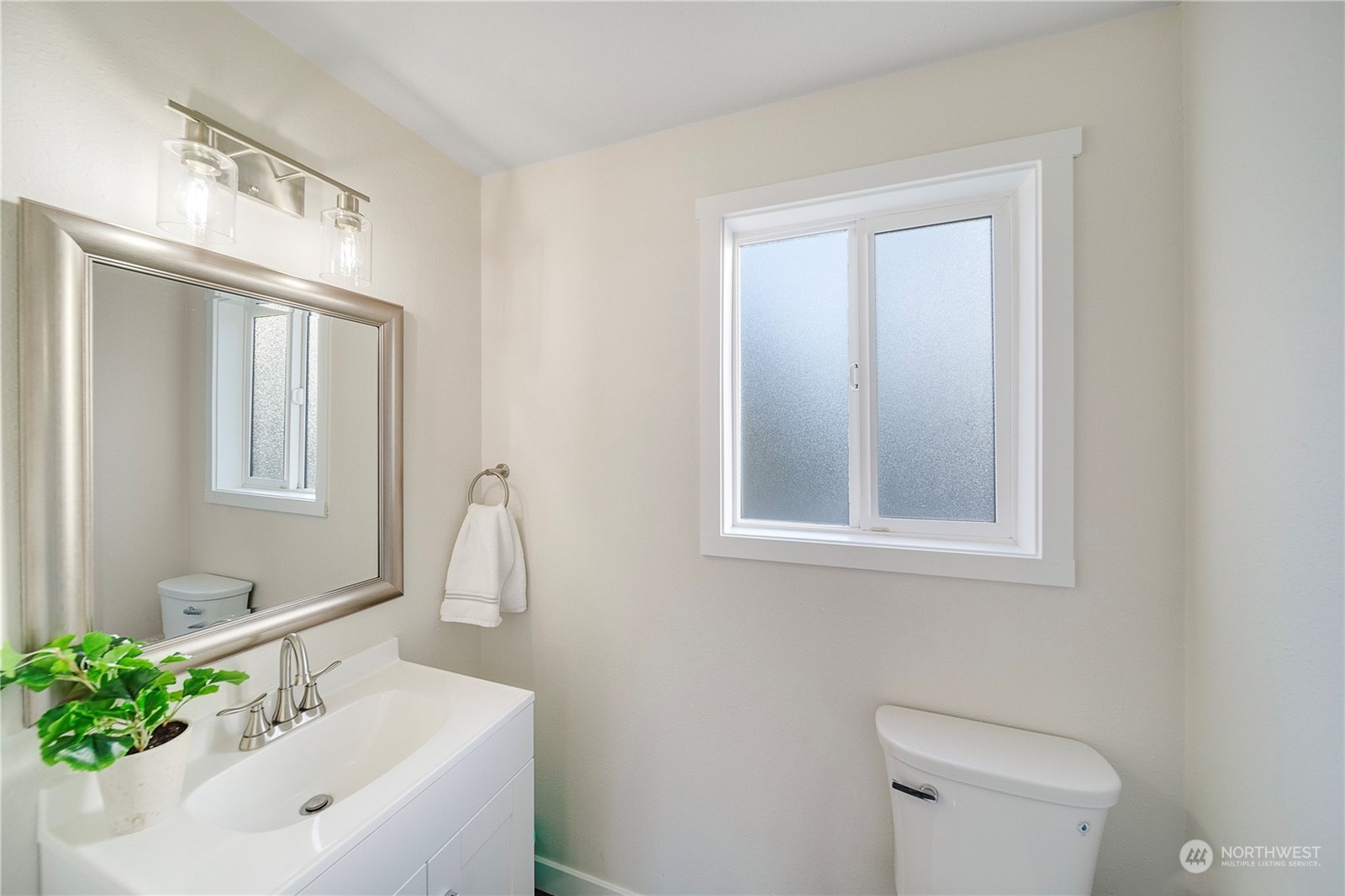 5109 W Tapps Drive E