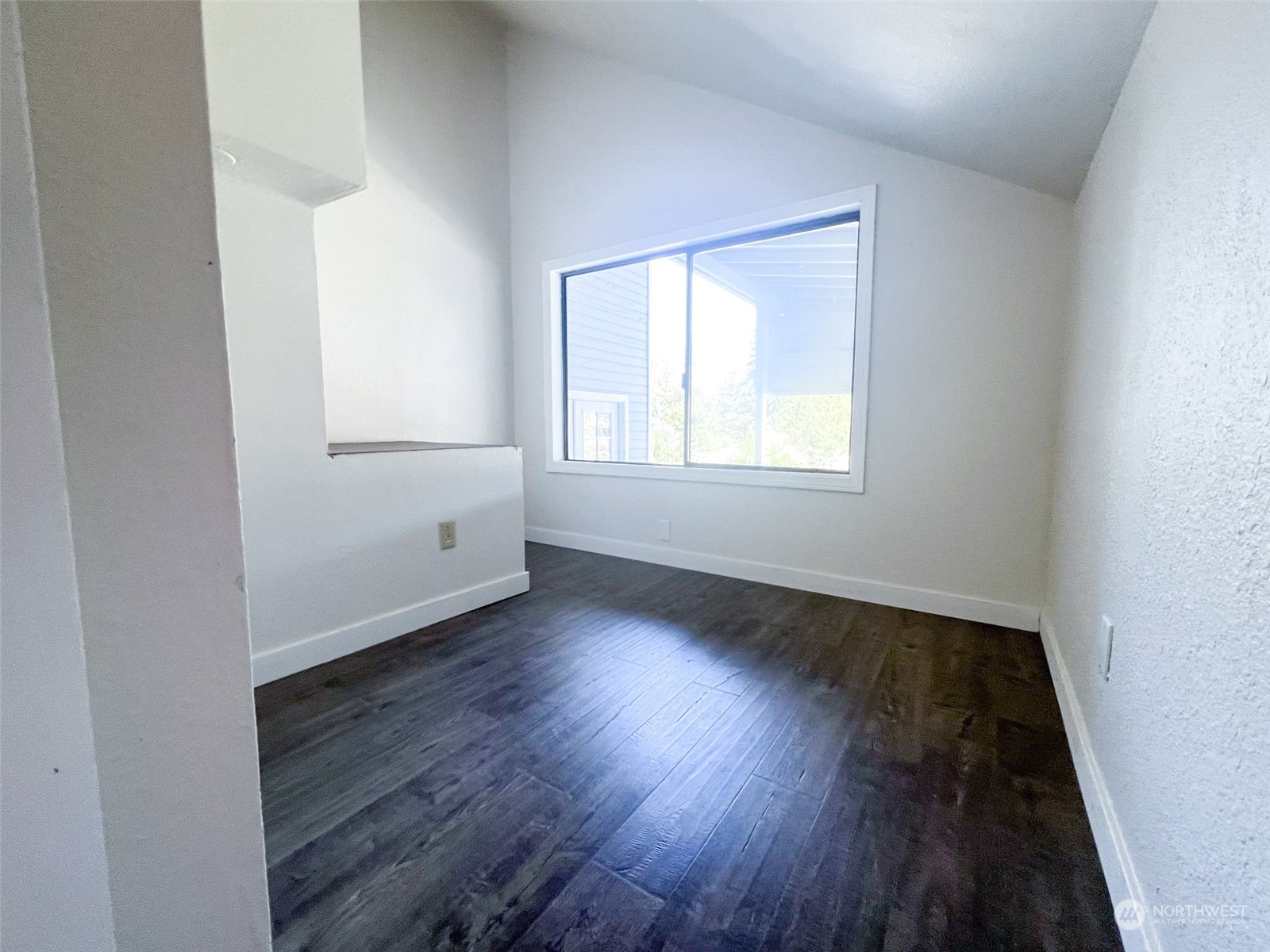 5109 W Tapps Drive E