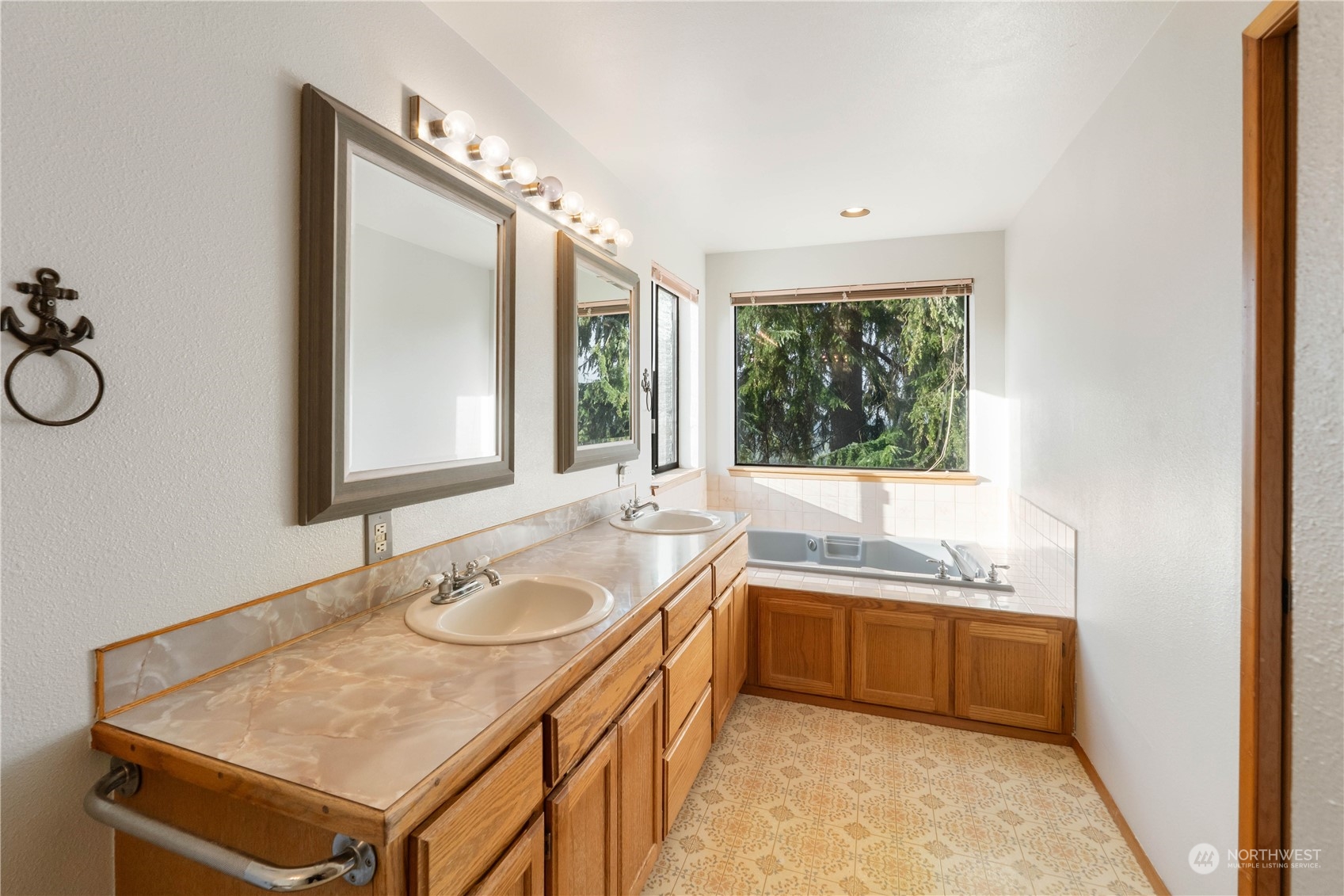 176 Dow Ridge Drive N