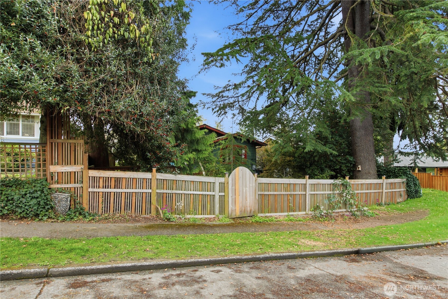 4319 SW Mills Street