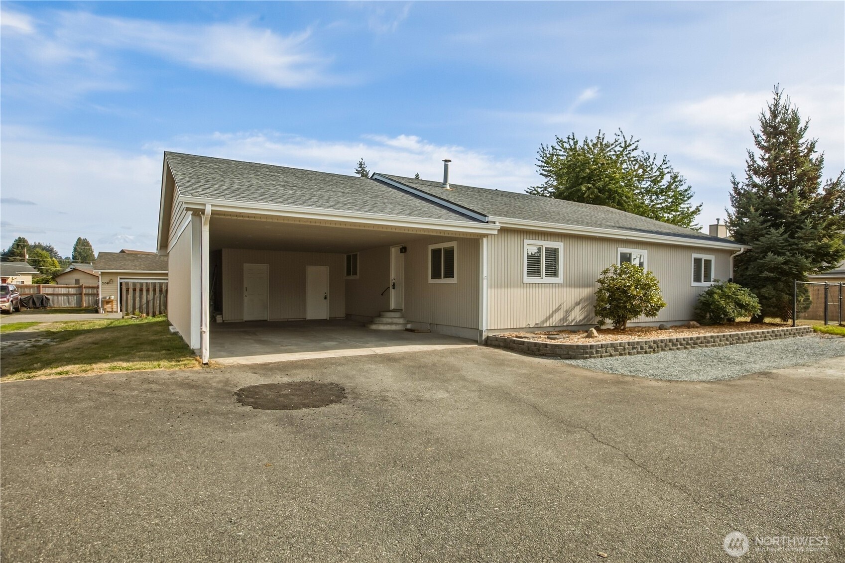 206 Silver Lane SE