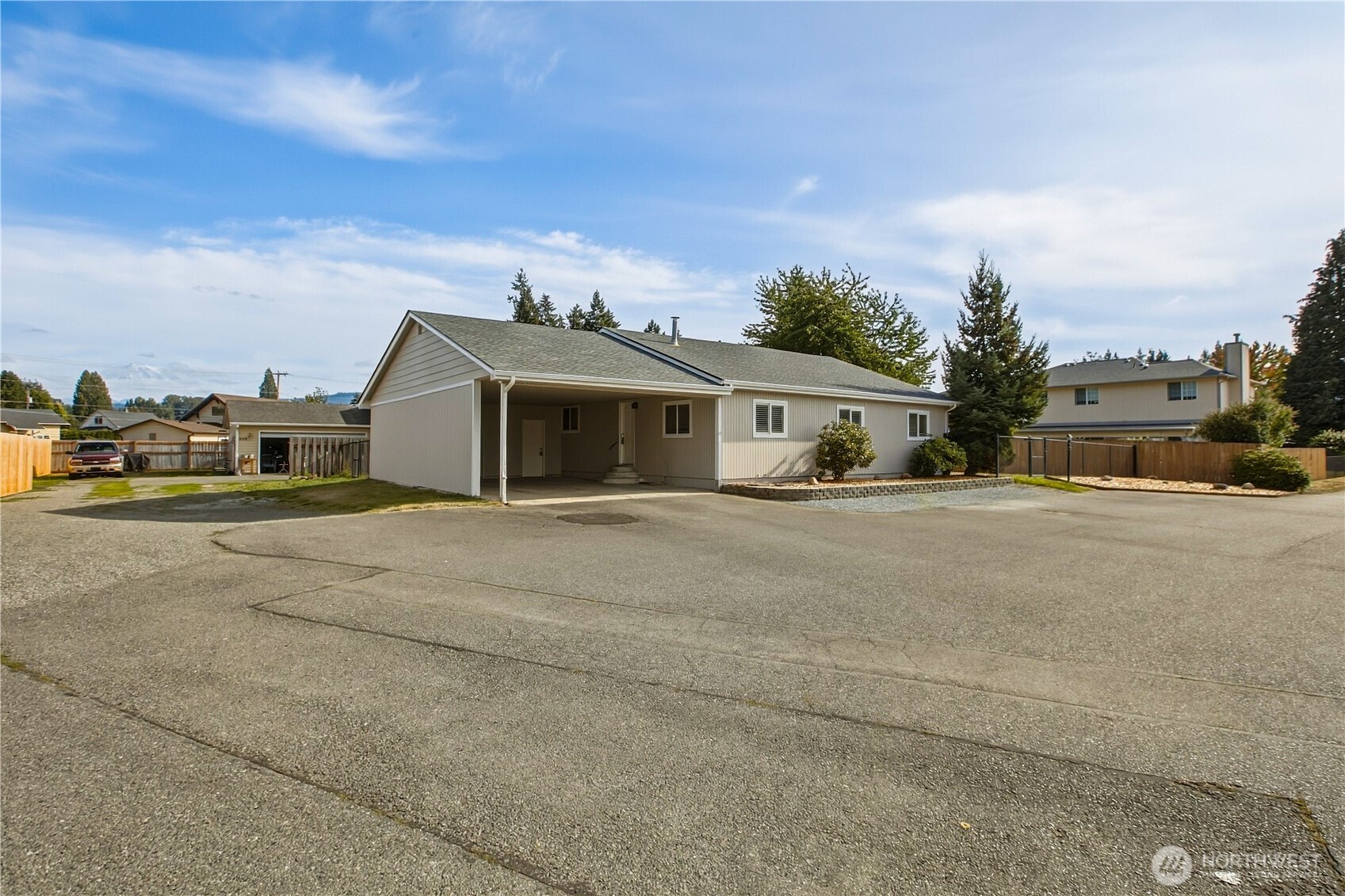 206 Silver Lane SE