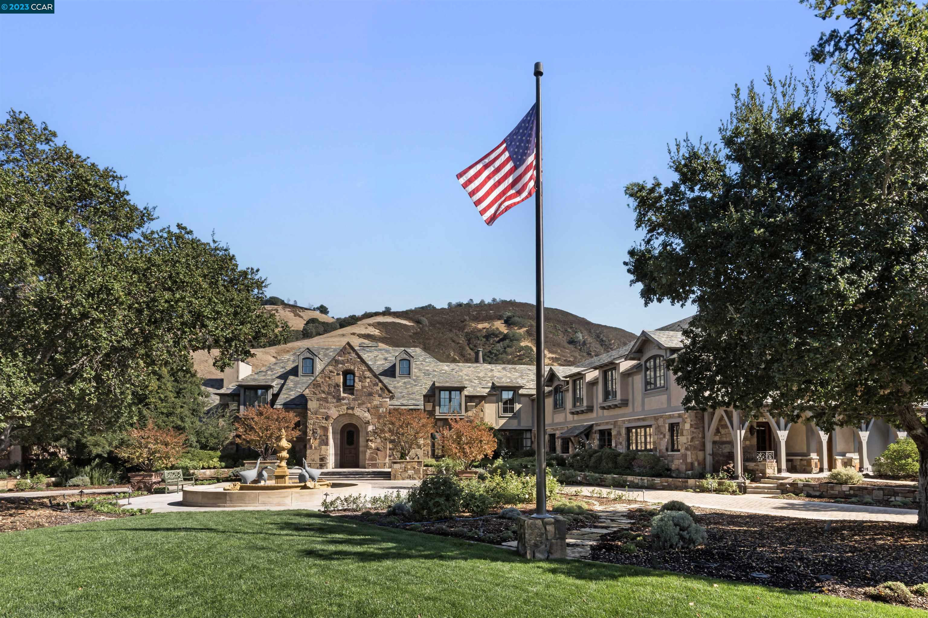 Fieldhaven Estate, 7 Country Oak Ln