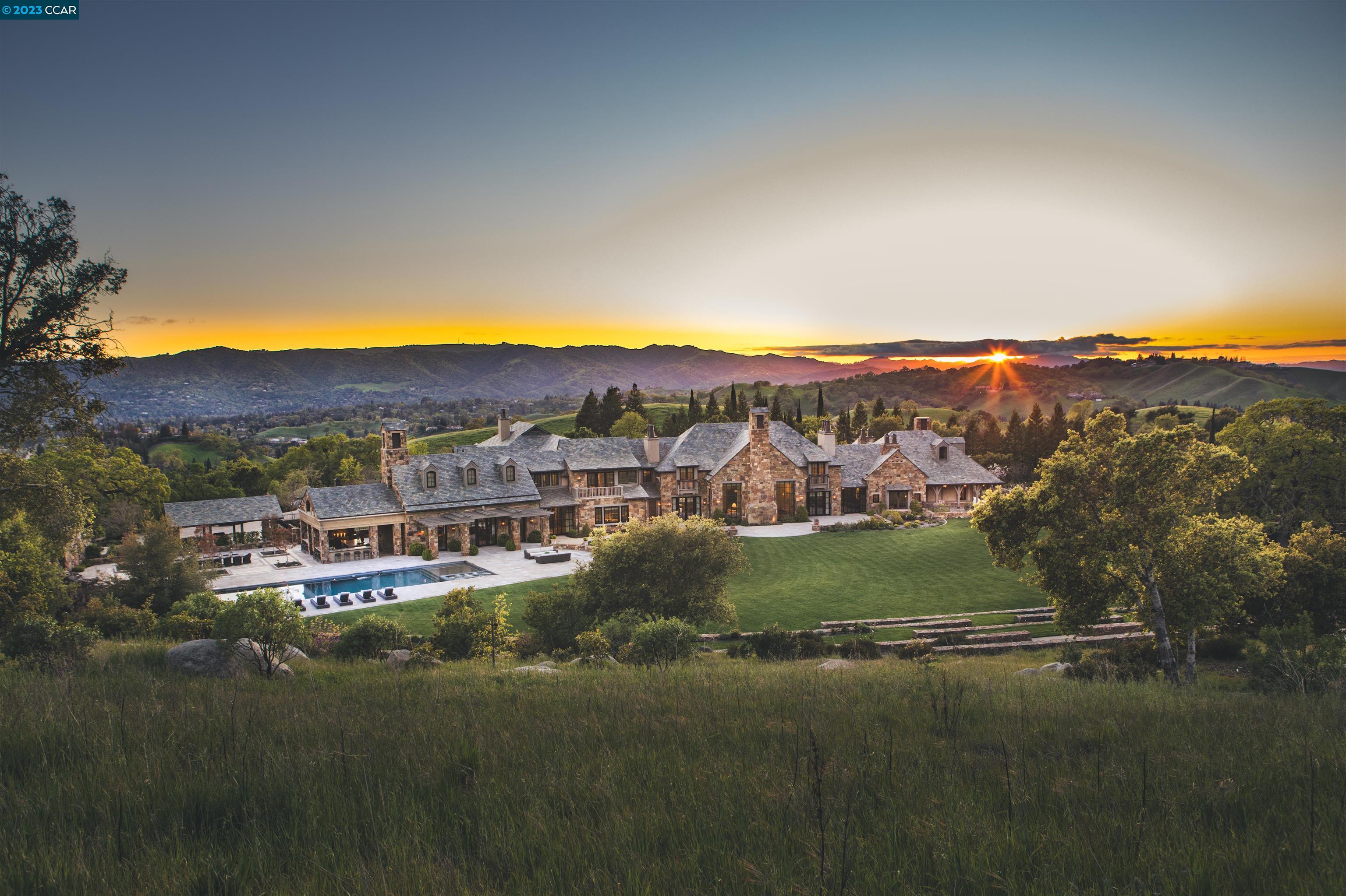 Fieldhaven Estate, 7 Country Oak Ln