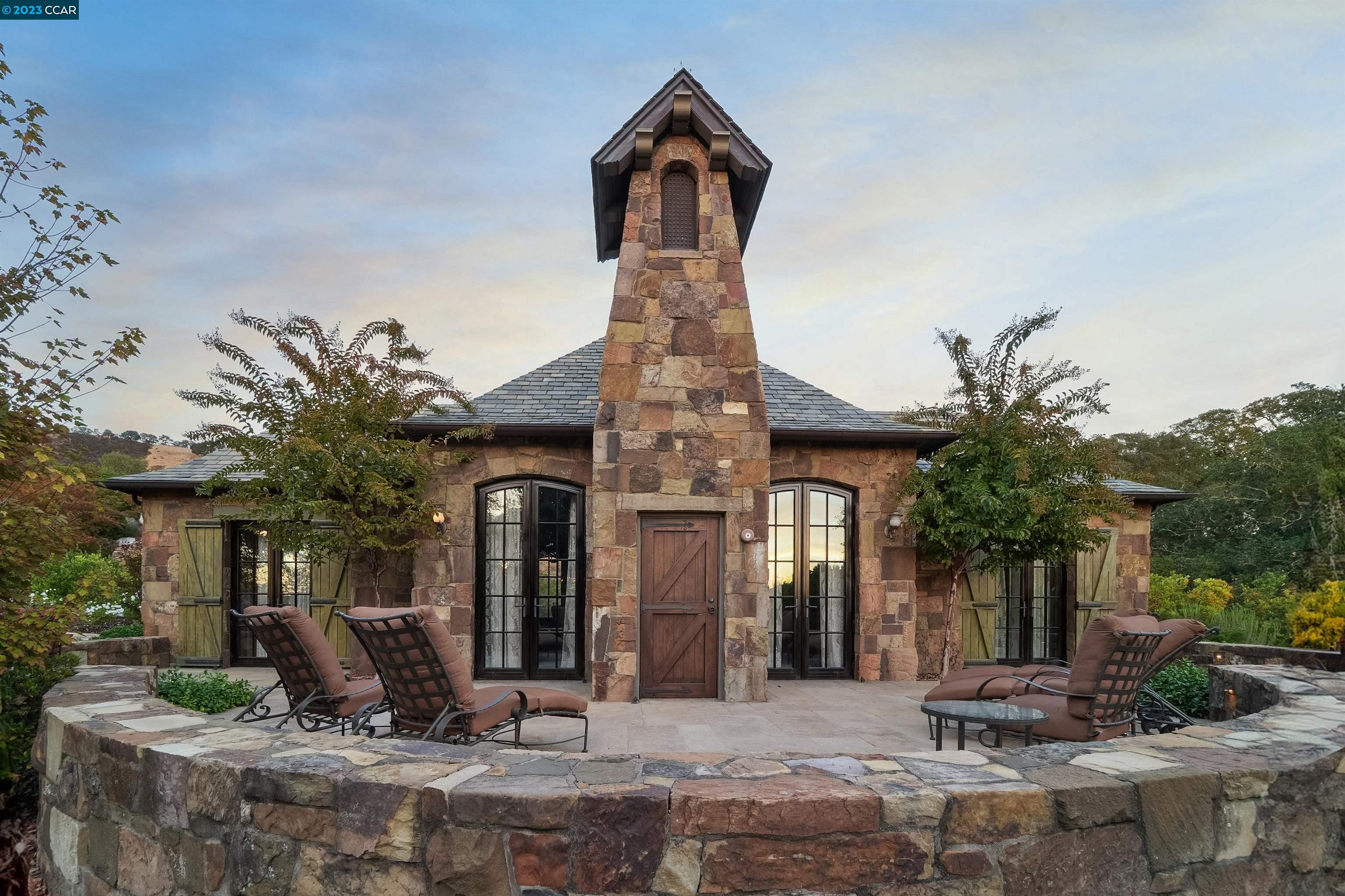 Fieldhaven Estate, 7 Country Oak Ln