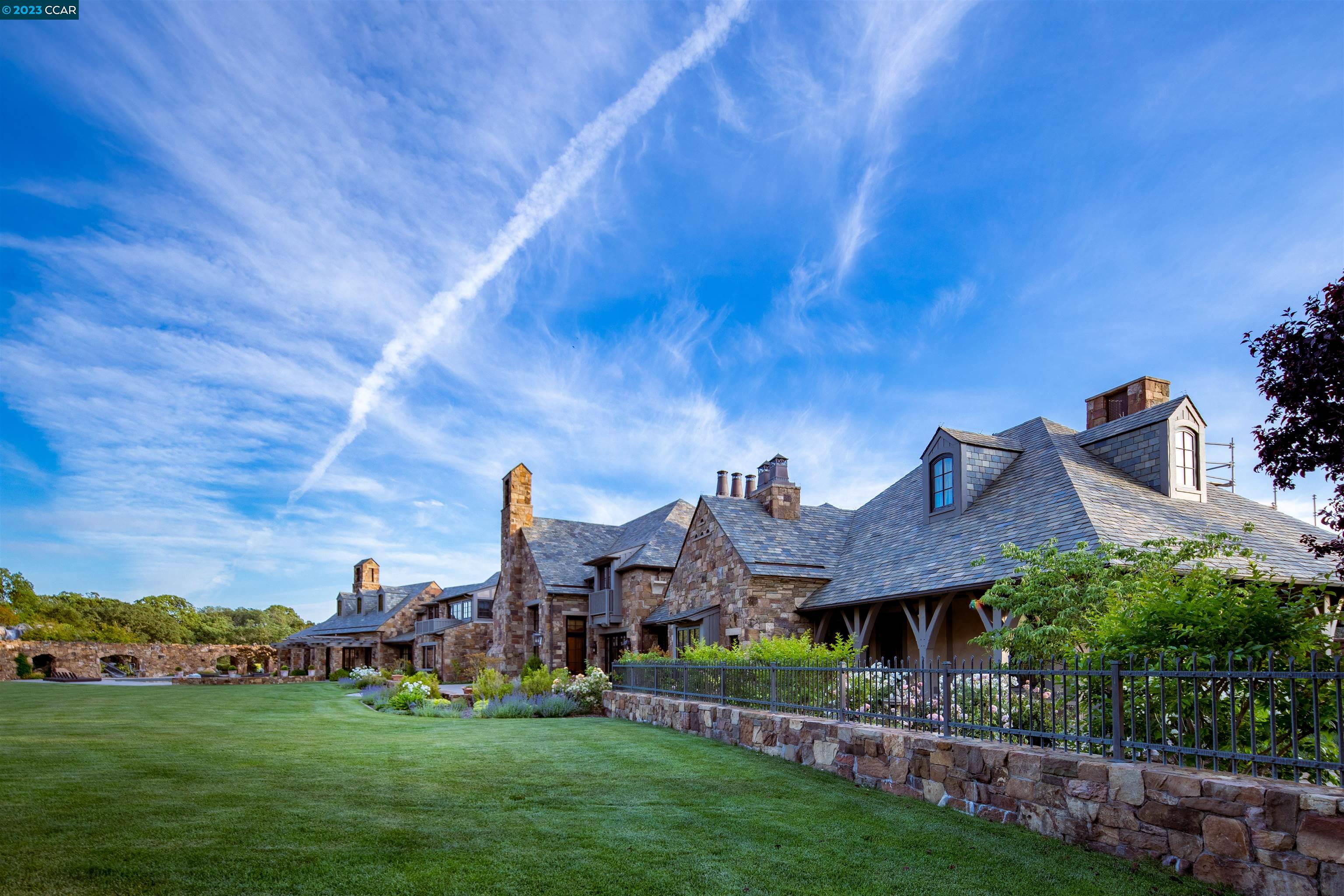 Fieldhaven Estate, 7 Country Oak Ln