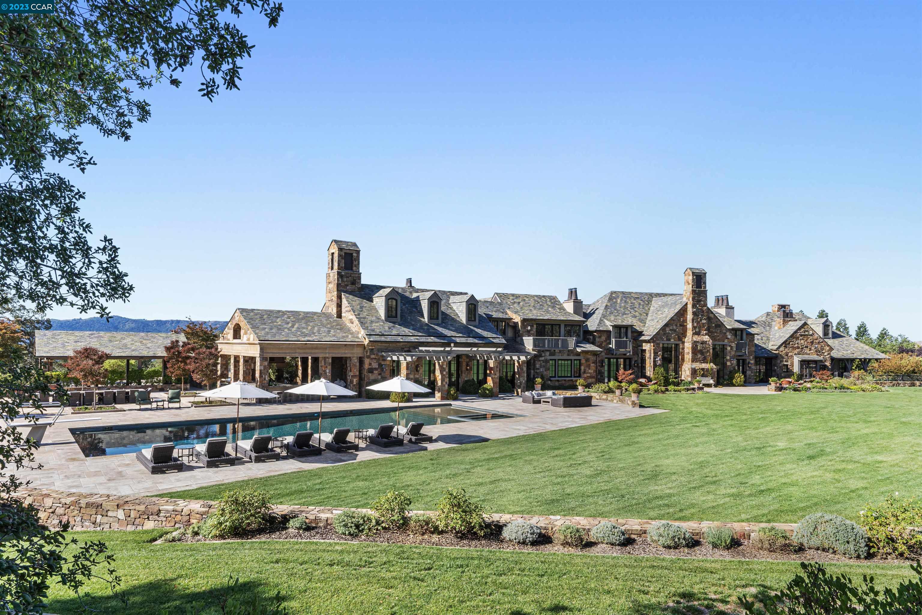 Fieldhaven Estate, 7 Country Oak Ln