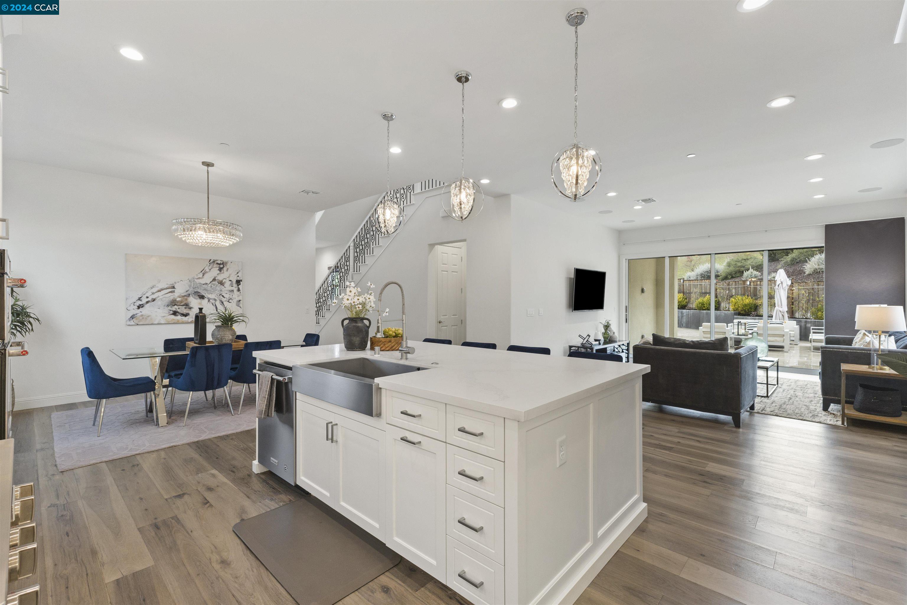 806 Bergamot Ct