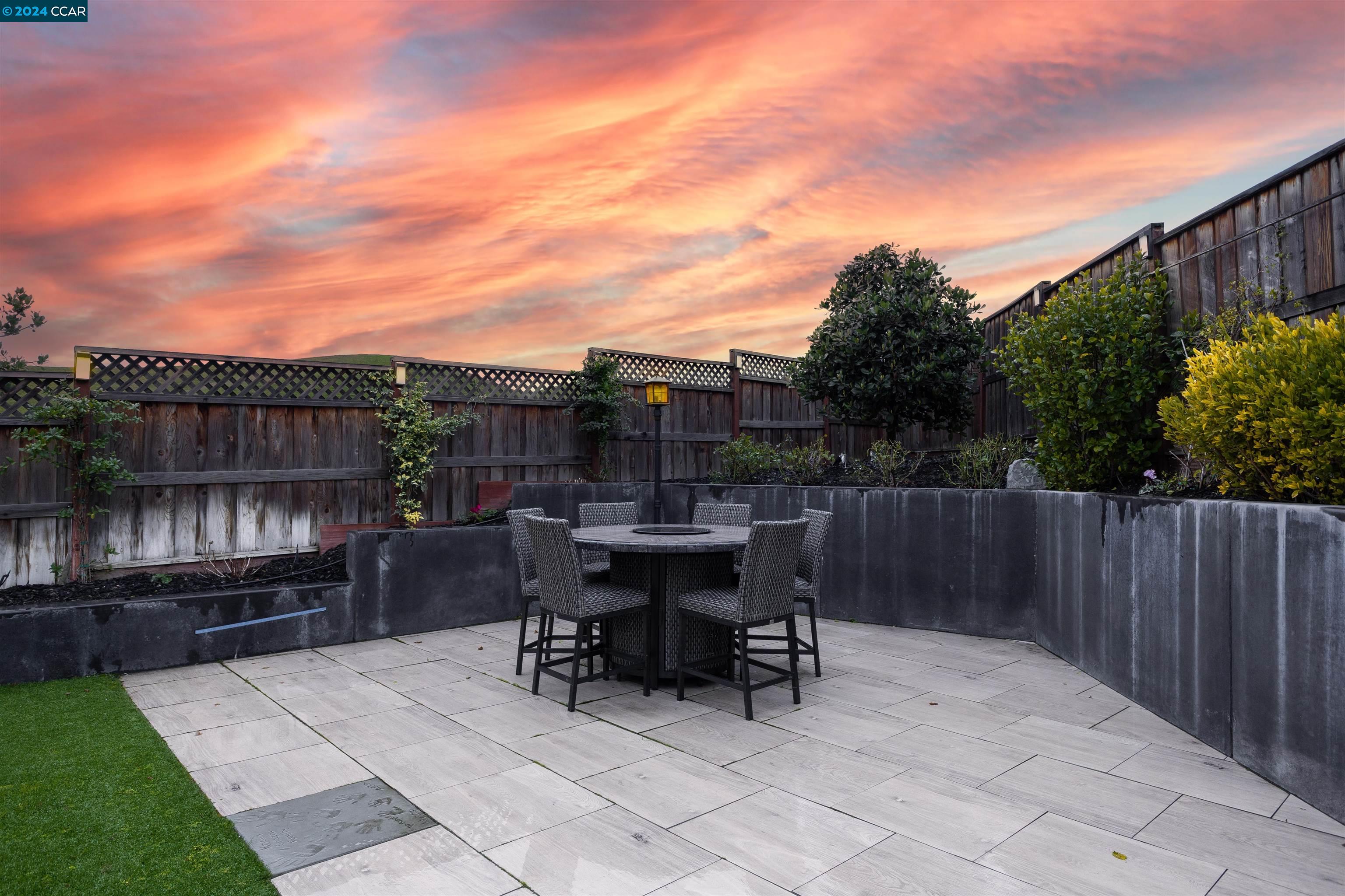 806 Bergamot Ct