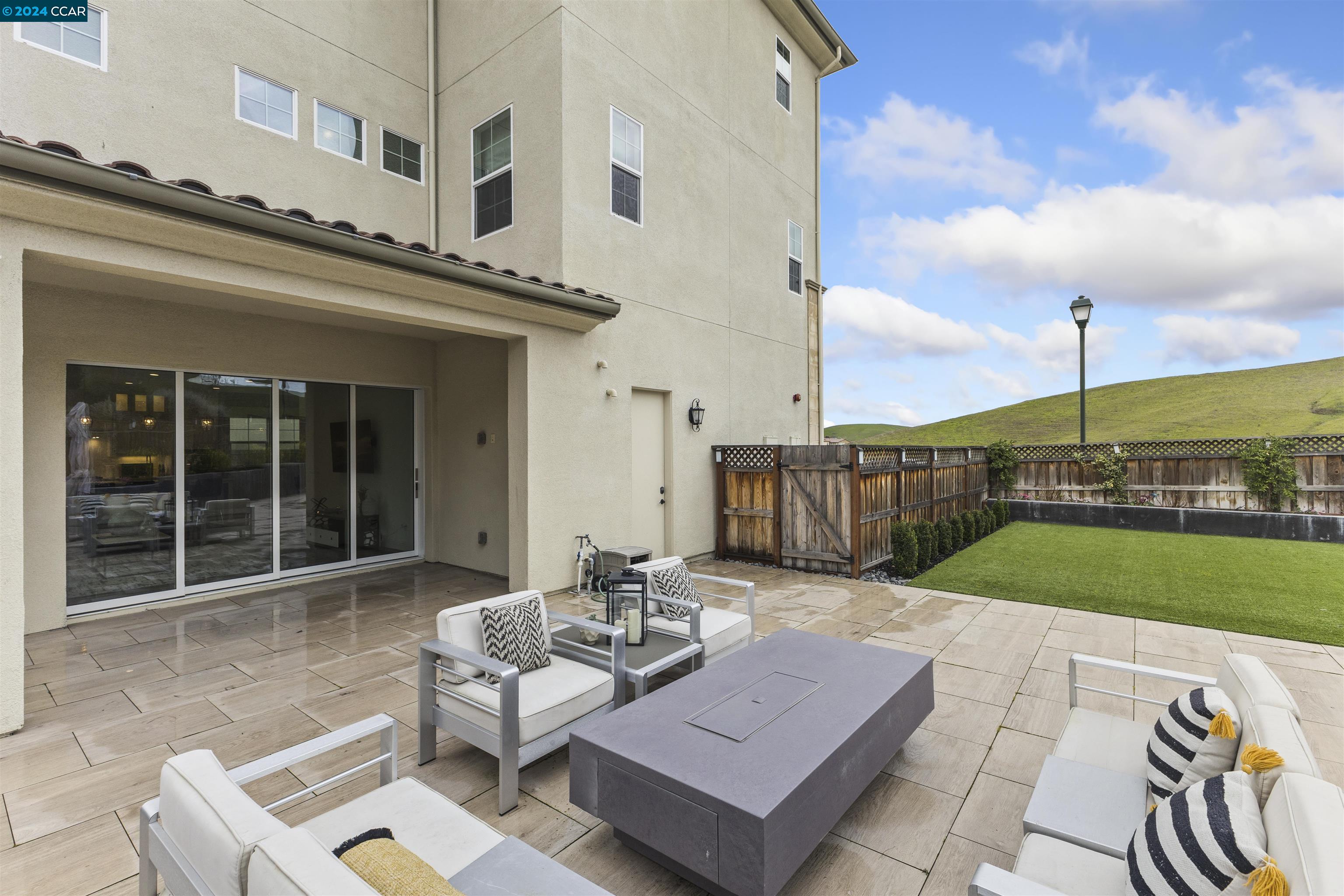 806 Bergamot Ct