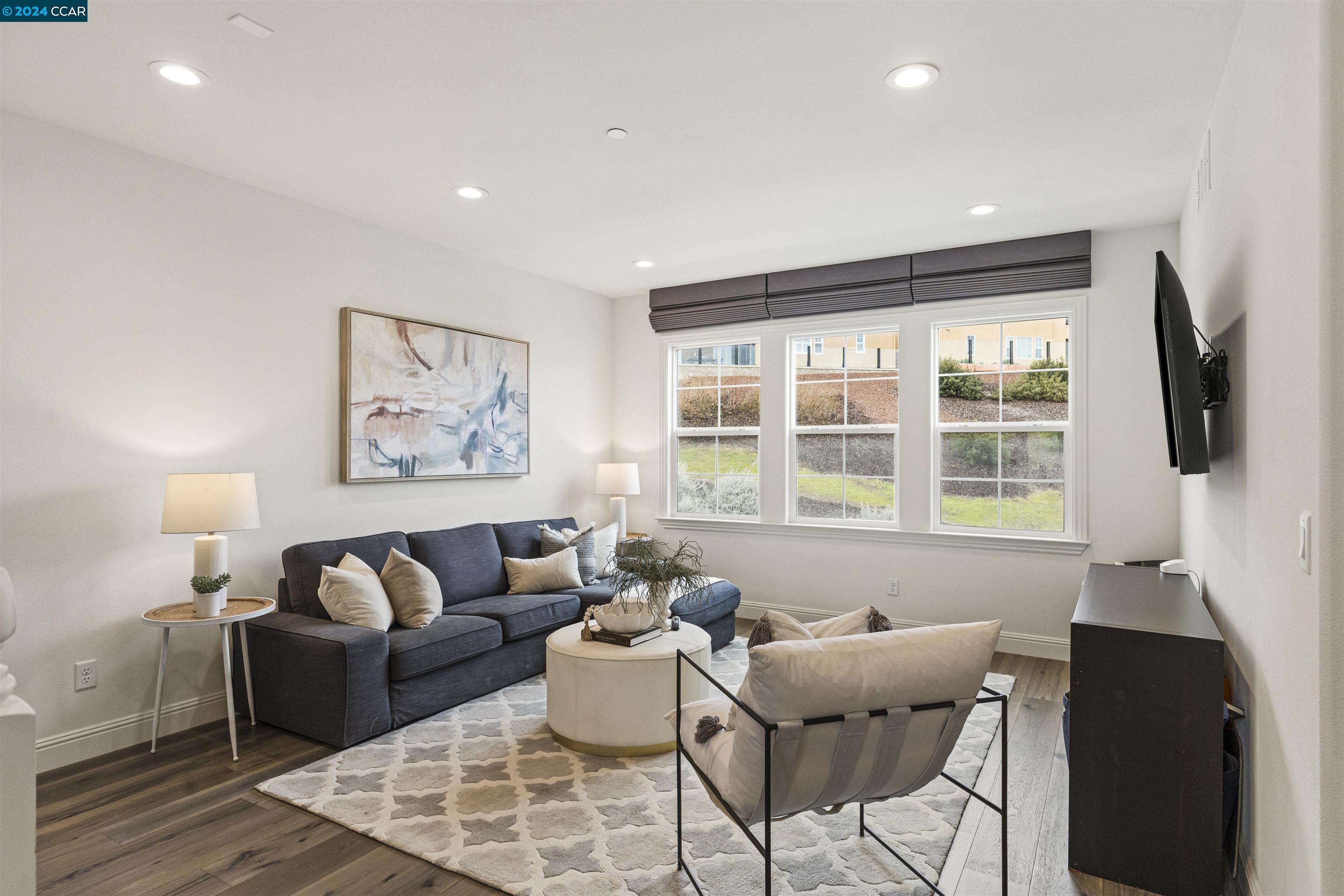 806 Bergamot Ct